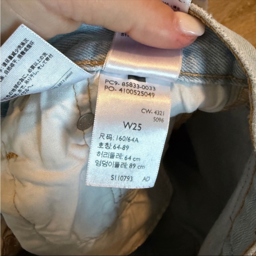 Levi’s shorts - Picture 3 of 3